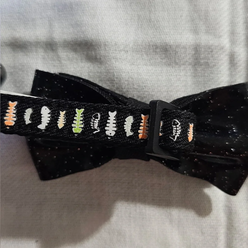 Thrills & Chills Glow In The Dark Fishbones Kitten/Cat Collar